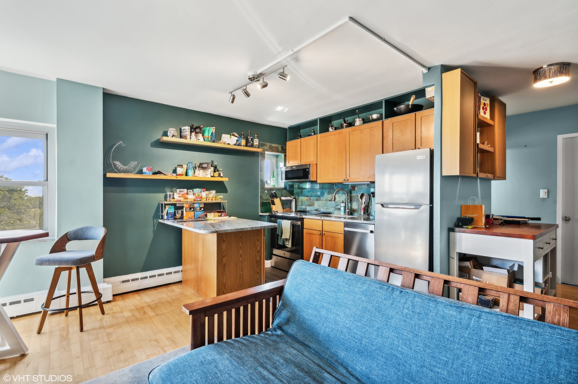 08_4980NMarineDr_91_KitchenLivingRoom_HiRes
