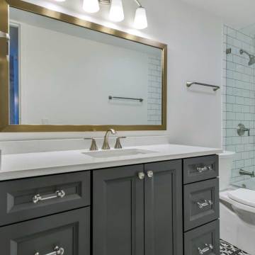 9-2020-LincolnParkWest-Bathroom.